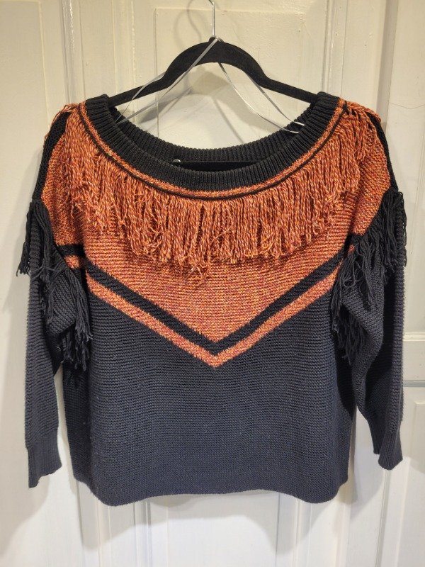 Producto - Sweater BENETTON negro con flecos de colores Talle S - PRECIO: 56X - 0