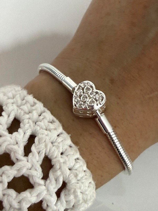 Producto - PB1282 Pulsera Pandora con cierre corazón con micropave y mini corazones