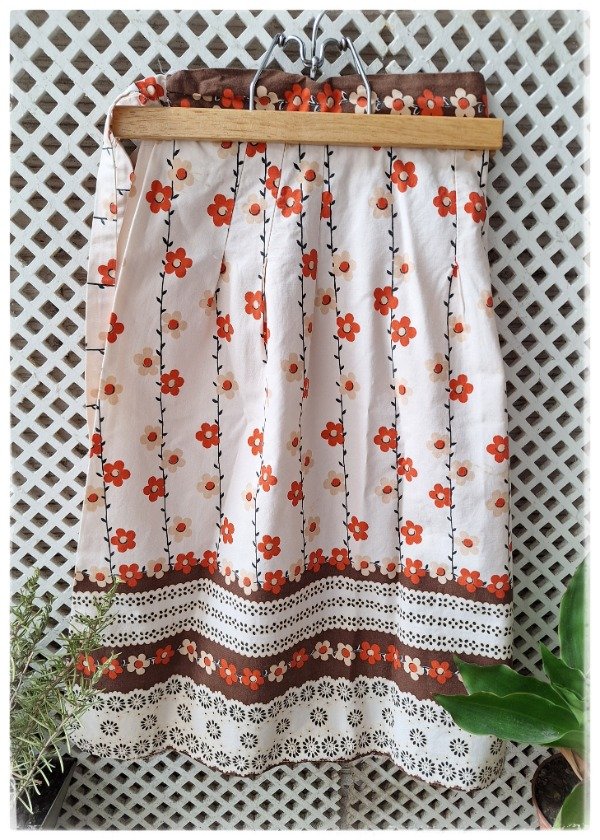 Producto - Delantal Falda flores marrón