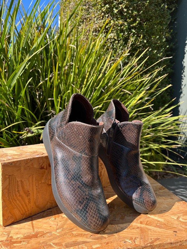 Producto - botas reptil 38