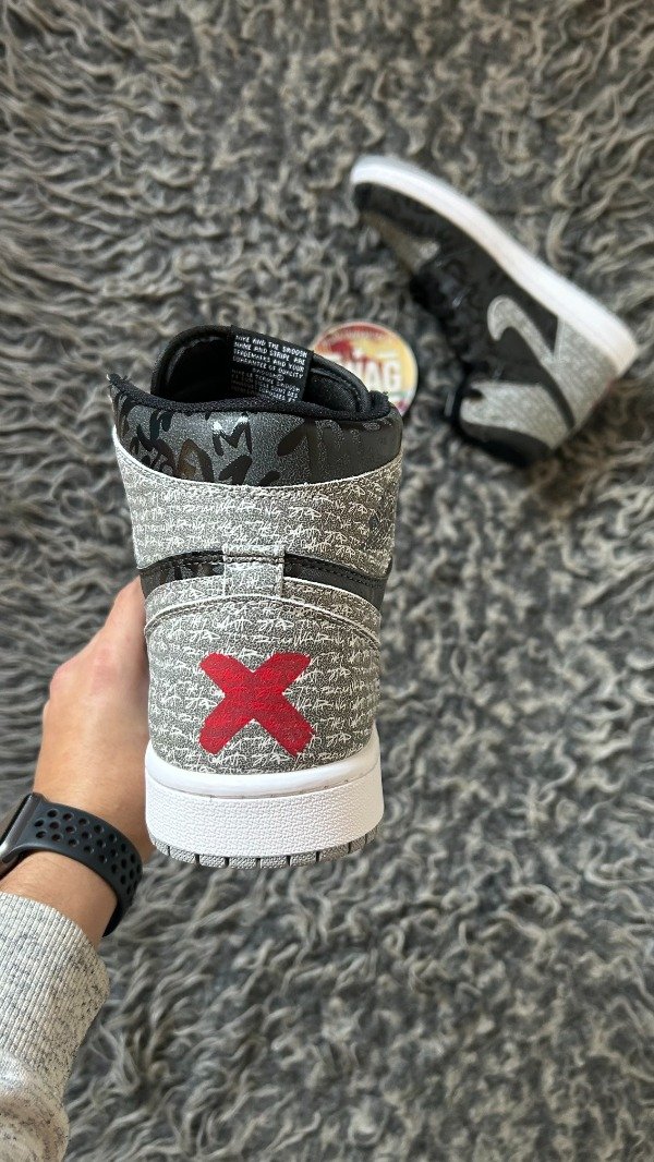 Producto - JORDAN RETRO 1 x KAWS REBELLIONAIRE - 2