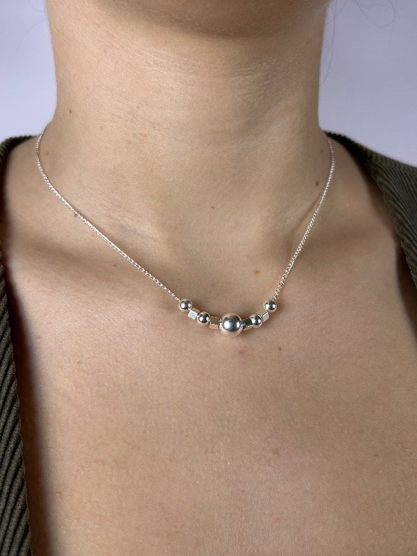 Producto - CADENA DE PLATA CON CUBOS Y BOLITAS 0391