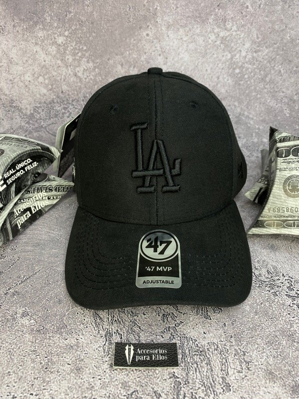 Producto - Gorra LA negra curva cerrada