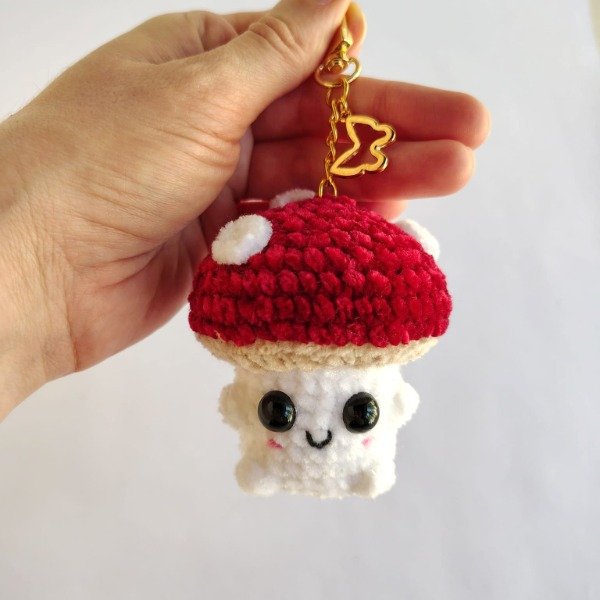 Producto - Llavero honguito tejido chenille amigurumi