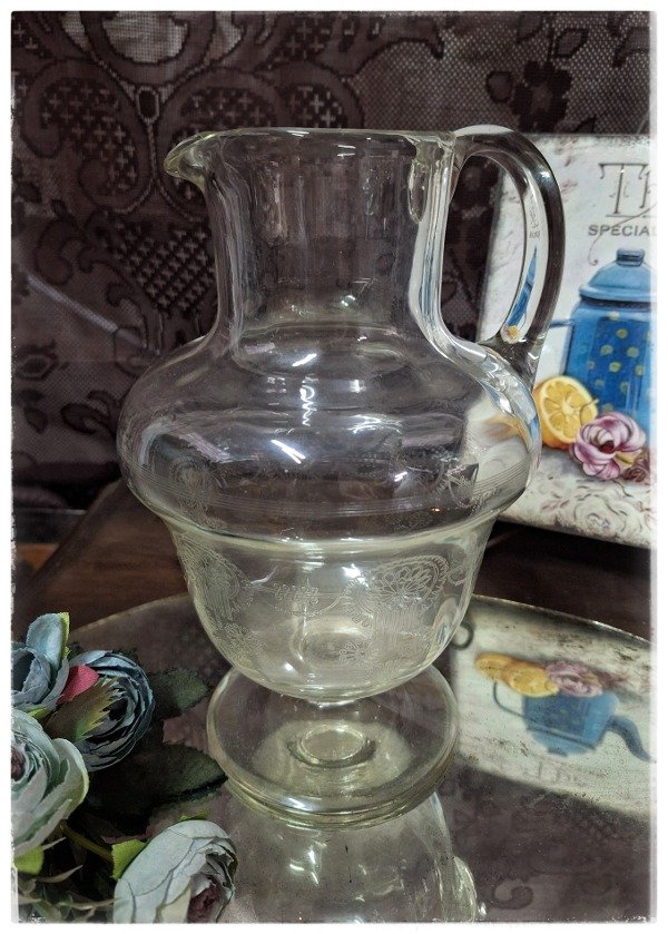 Producto - Jarra de vidrio con pie