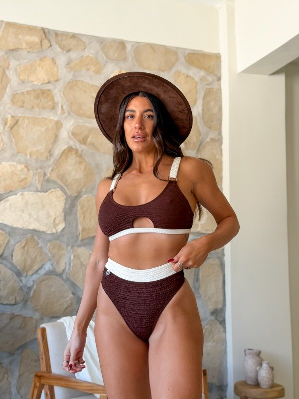 Producto - Bikini con top y colaless tiro alto texturada chocolate - Art Cala - 3