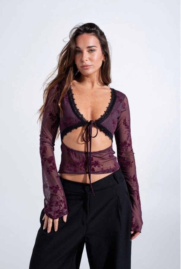 Producto - Remera abierta con puntilla y tiras tul flok