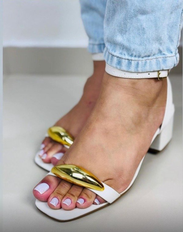 Producto - L29. Sandalias metálicas Blanco Horma normal Medida del taco 6cm  34 al 39