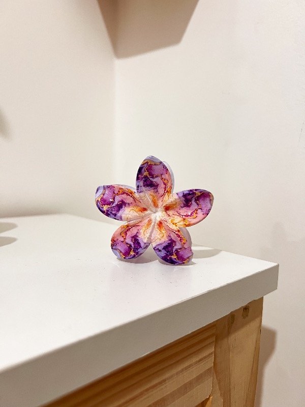 Producto - Broche hawaiano grande Marble morado