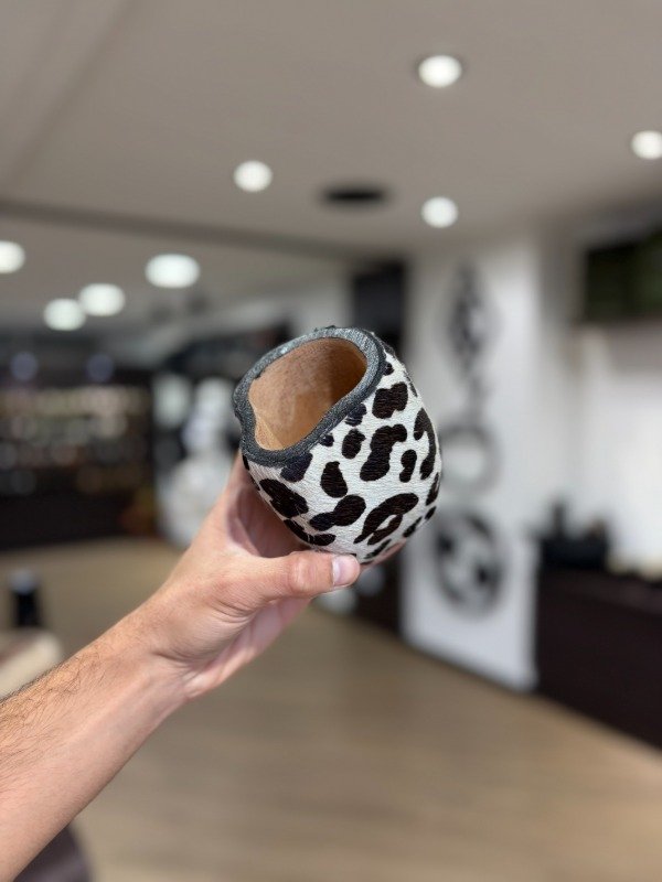 Producto - RANCHERO FORRADO EN CUERO ANIMAL PRINT BLANCO CON NEGRO - 0