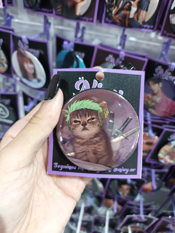 Producto - Pin Rorona Zoro Gatito