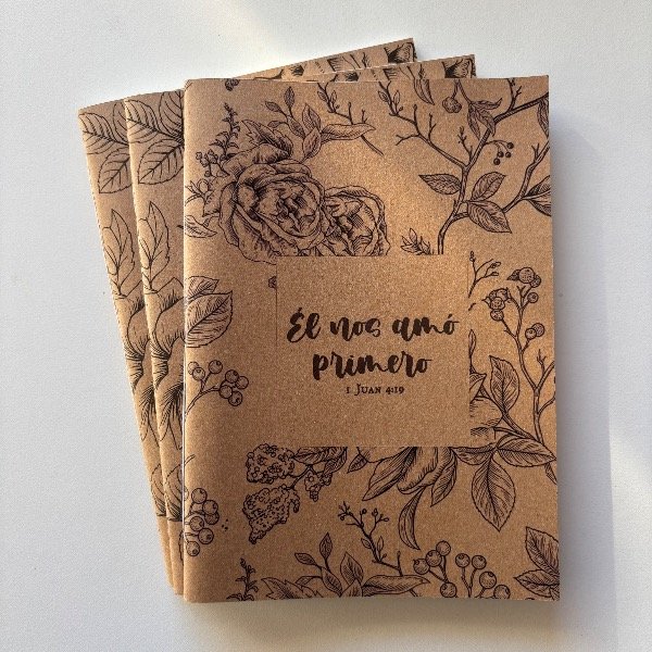 Producto - Libreta Él nos amó primero