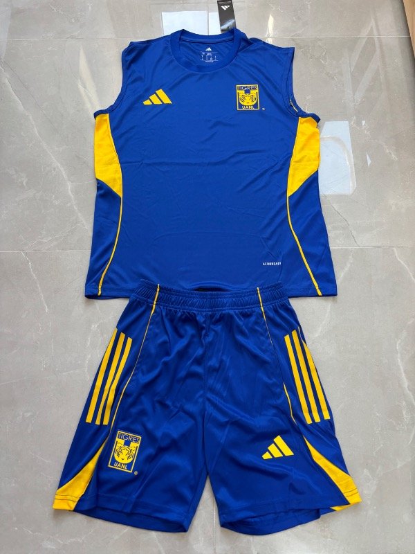 Producto - Conjunto de entrenamiento Tigres 25/26