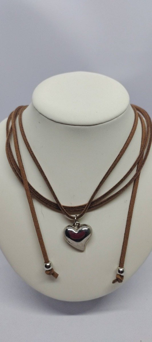 Producto - Choker con cordón marron cn corazon