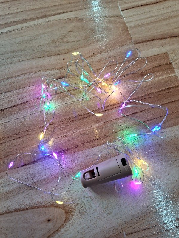 Producto - Luz alambre con tapón color