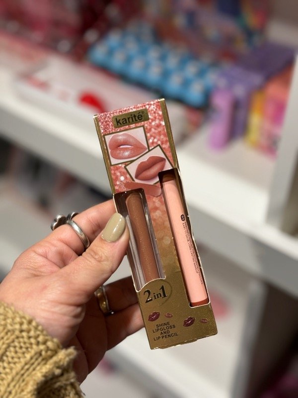 Producto - Gloss y delineador labial
