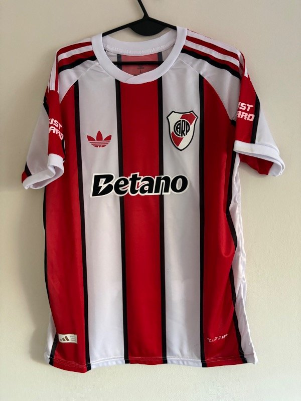 Producto - Camiseta Tricolor de River Plate 2026