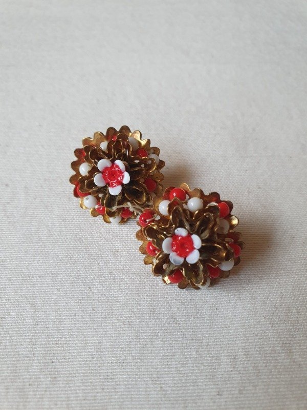 Producto - Clips 40s Encaje de Metal con Florcitas Cherry