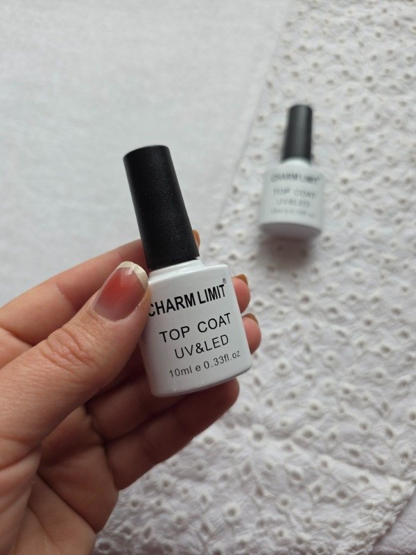 Producto - Top coat semipermanente de la marca Charmlimit