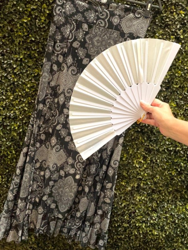 Producto - Promo falda y abanico gris