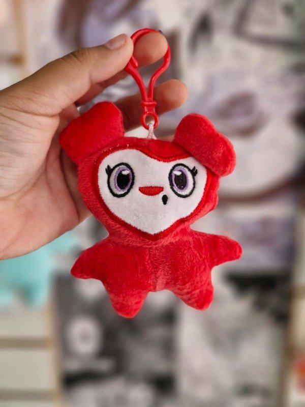 Producto - TWICE - LLAVERO PELUCHE LOVELY CHAENGVELY (CHAENGYOUNG) ROJO