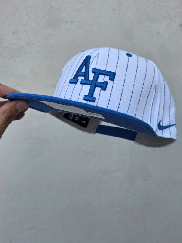 Air force falcons NCAA Nike pro snapback stripes 2026 — imagen 2