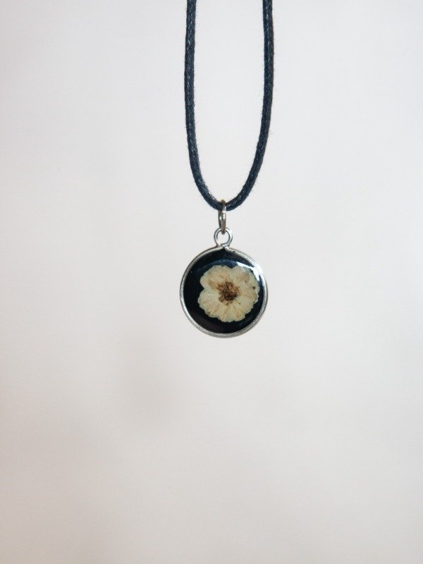 Producto - Mini dije cori negro