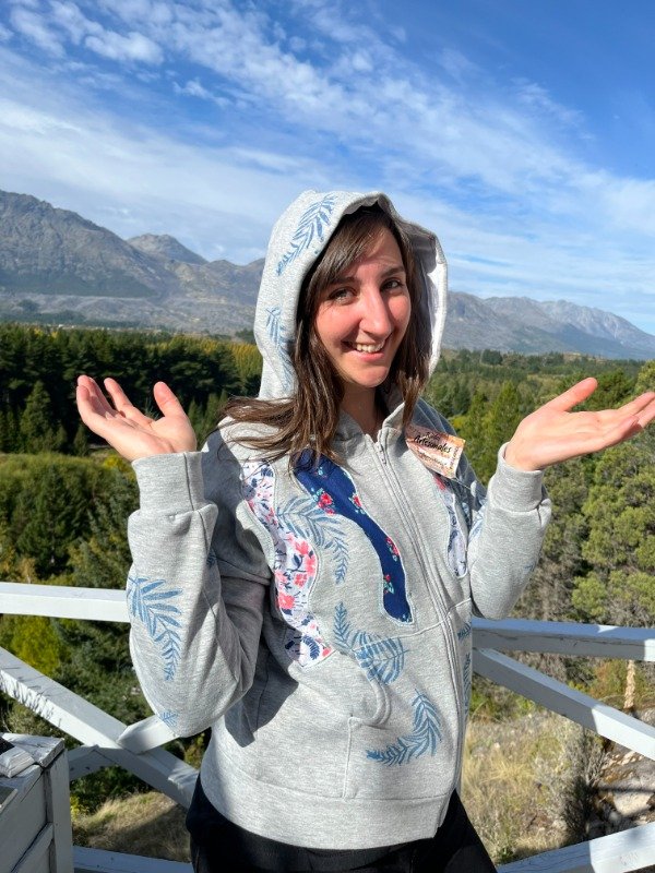 Producto - Campera de friza con apliques