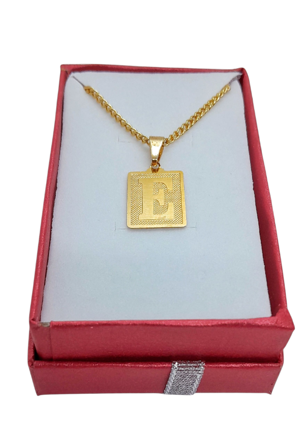 Producto - Inicial dorada E, con relieve