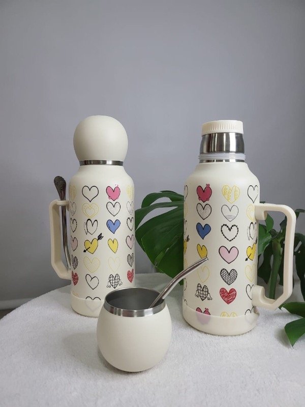 Producto - Set termo 1.3 L + mate + bombilla + base antideslizante (corazones de colores)