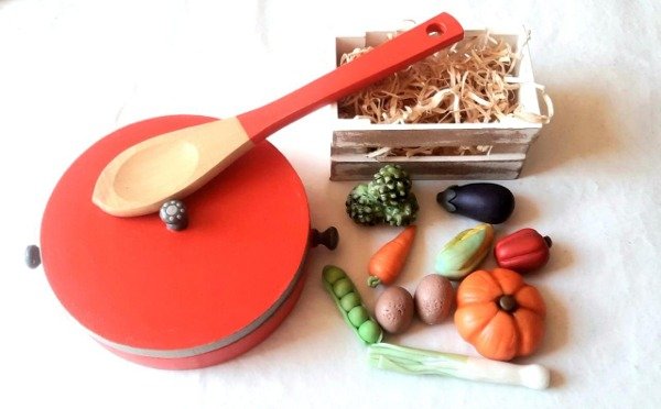 Producto - Ollita, cuchara y cajón con verduras