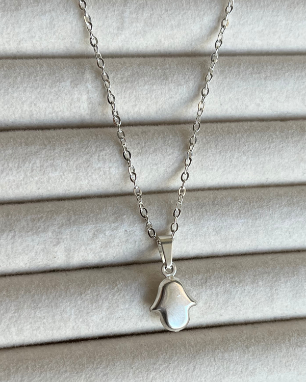Producto - Cadena con dije mano de hamsa inflada de acero blanco 45cm