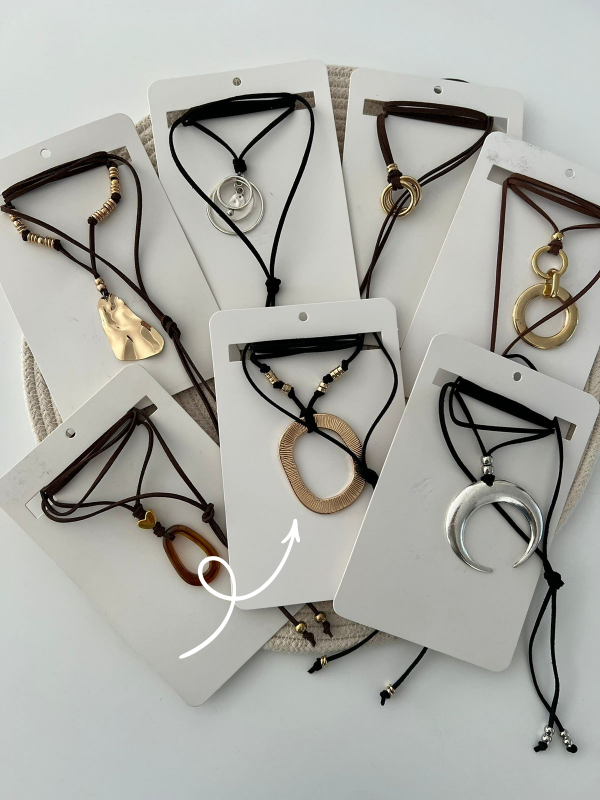 Producto - CHOCKER NEGRO CON CIRCULO DORADO