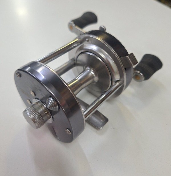 Producto - Reel rotativo tech Kronos 5000R con chicharra