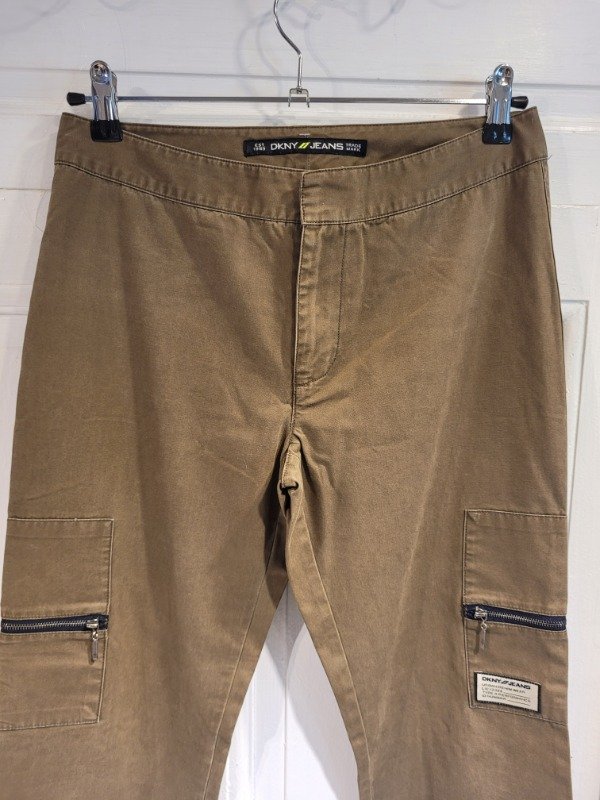 Producto - Pantalón DKNY verde cargo ancho- Talle 25- PRECIO: 54X - 2