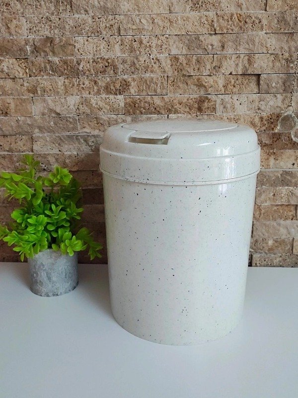 Producto - Cesto de residuos 7 litros PVC enlosado blanco