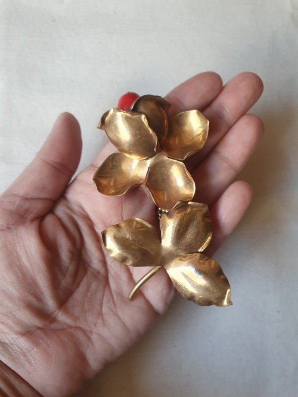 Producto - Broche 40s Jardín de Oro - Rosa con Perla Roja - 3