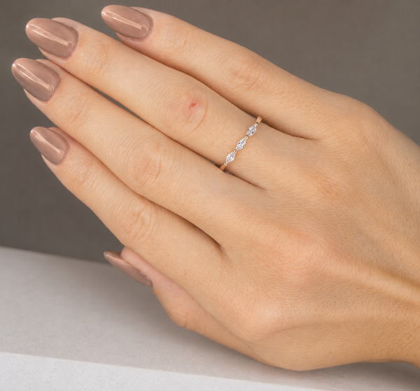 Producto - Anillo plata tres piedras blancas súper delicado