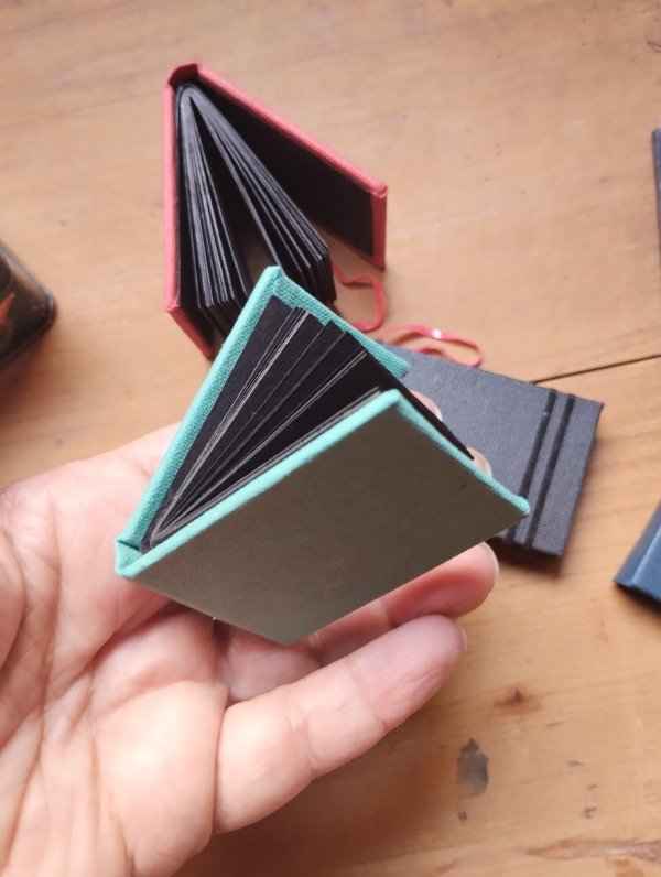 Producto - Mini Sketchbook papel negro 120gr - 3