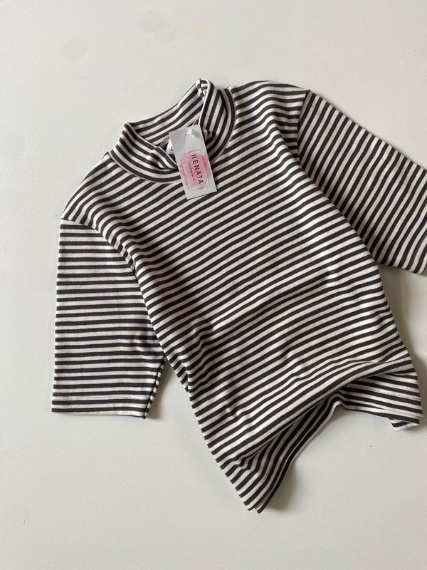 Producto - Remera básica cuello alto rayada