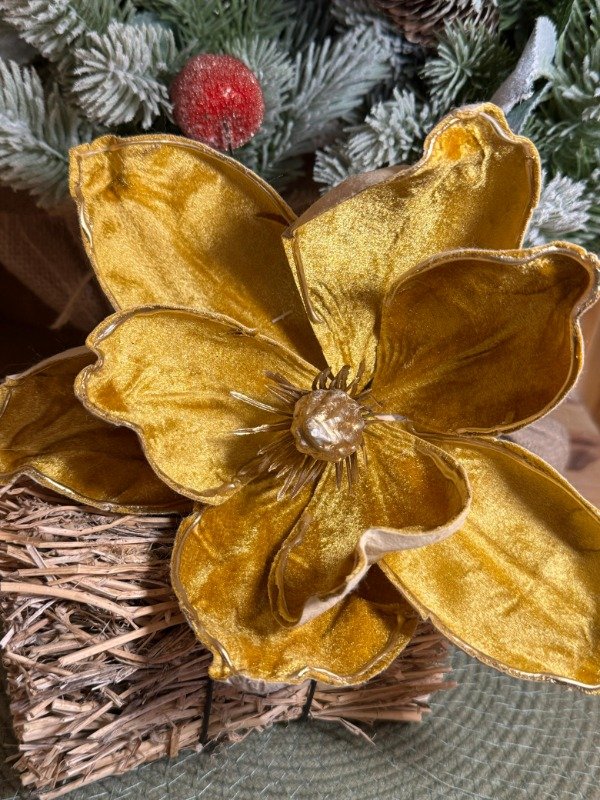 Producto - Flor magnolia dorada (Efectivo: 8.720)