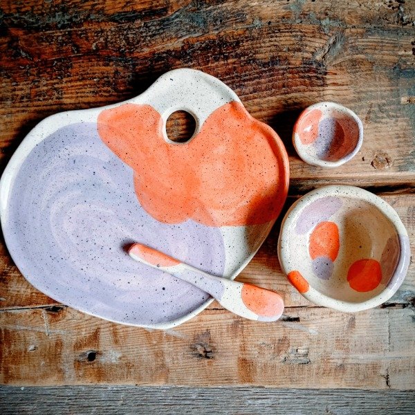 Producto - Tabla irregular con cuencos y untador de cerámica artesanal