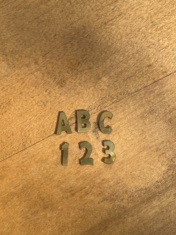 Producto - APLIQUE DE BRONCE LETRA Y NUMERO