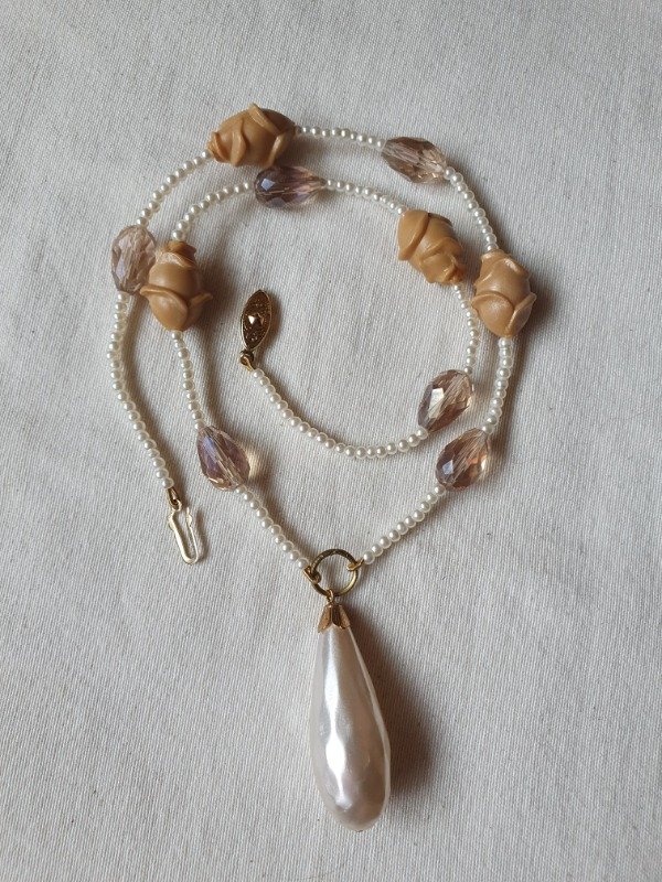 Producto - LUCERO Collar Perla Peregrina Tea Roses