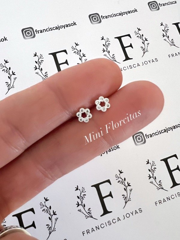 Producto - Aros mini florcitas (x par)