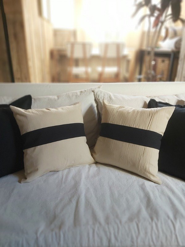 Producto - Funda franja 40x40 combinada arena / negro