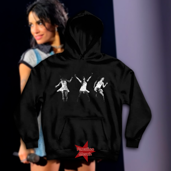 Buzo Canguro - Lali poses
