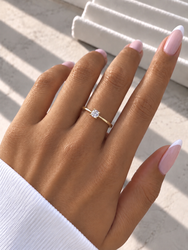 Producto - ANILLO SOLITARIO DORADO 8898