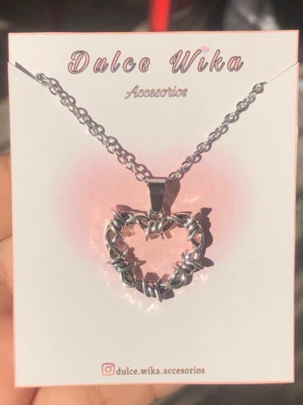 Producto - Collar corazón de puas