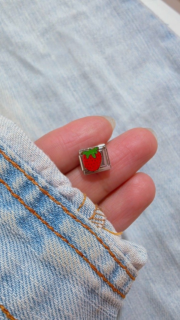 Producto - Charms frutilla roja AQ